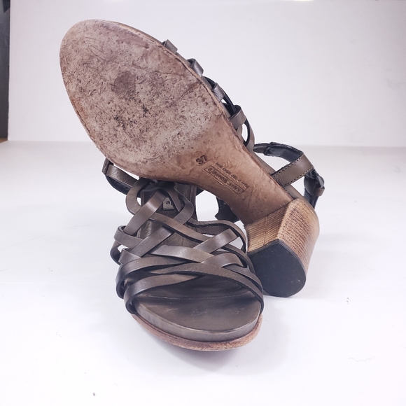 ALBERTO FERMANI Colo Milit T-Strap Heeled Sandals - Picture 8 of 9